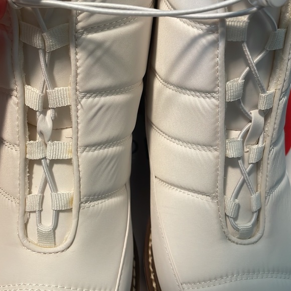 Daisy Blondo White Booties - Picture 2 of 4